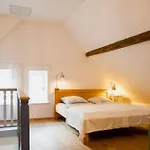 Experience East Frisia At The Gulfhof 度假居